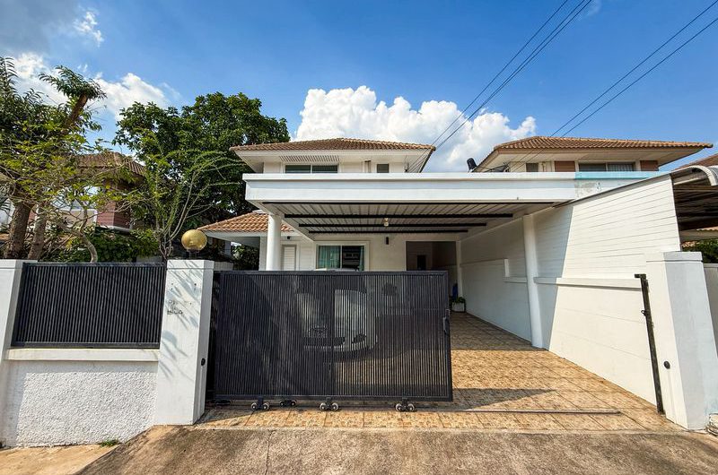 Twin house for sale in Chonburi, Baan Suan Bang Phra project, Sriracha. Fully furnished and move in Ready.