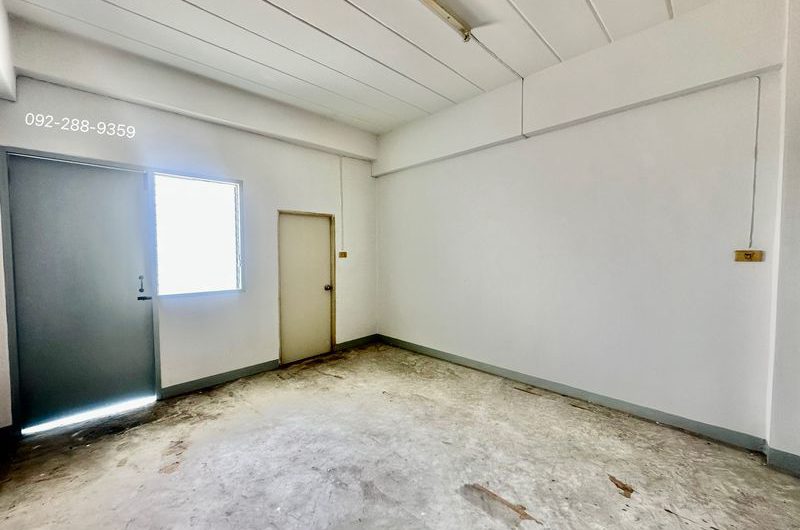 ที่ดินให้เช่า พร้อมสำนักงาน อาคารห้องพัก เส้นหนองยายบู่ ศรีราชา ชลบุรี