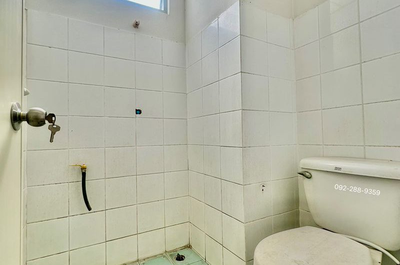 ที่ดินให้เช่า พร้อมสำนักงาน อาคารห้องพัก เส้นหนองยายบู่ ศรีราชา ชลบุรี