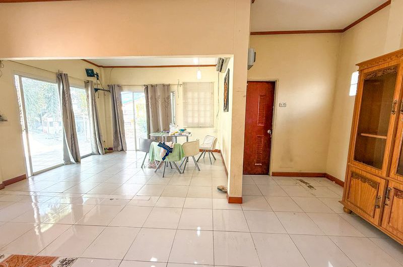 Warehouse for sale or rent in Sriracha, Chak Kho, Nong Kham. Wide road, easy access for trucks.