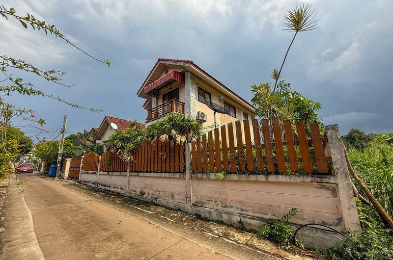 Resale detached house in Sriracha-Nong Yai Bu. Large house with spacious grounds, comfortable living.
