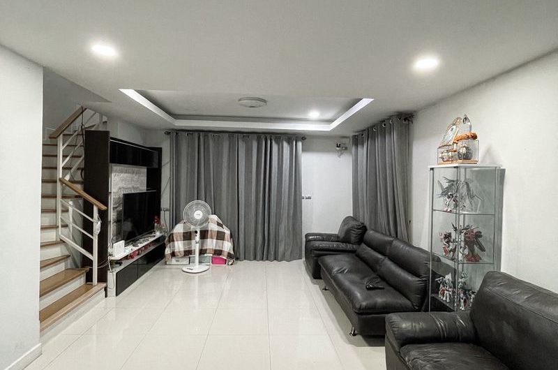 ขาย ให้เช่าบ้านแฝด 2 ชั้น โครงการ มณีรินทร์ไพรเวซี่ หนองขาม ศรีราชา ชลบุรี