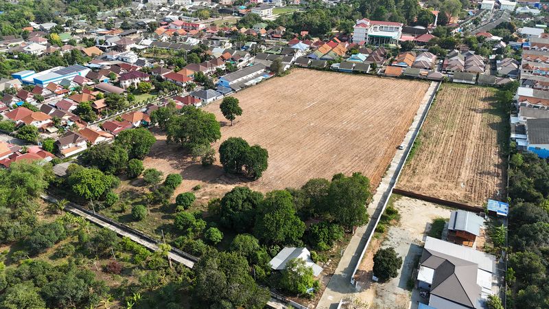 ขายที่ดินเปล่า ไร่กล้วย-นาพร้าว แปลงสวย ทำเลทอง ใกล้โลตัสศรีราชา