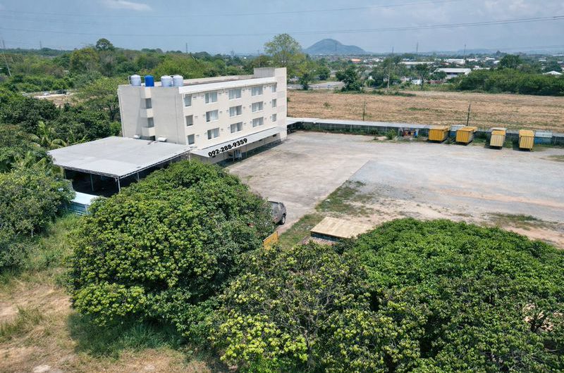 ที่ดินให้เช่า พร้อมสำนักงาน อาคารห้องพัก เส้นหนองยายบู่ ศรีราชา ชลบุรี