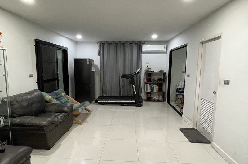 ขาย ให้เช่าบ้านแฝด 2 ชั้น โครงการ มณีรินทร์ไพรเวซี่ หนองขาม ศรีราชา ชลบุรี