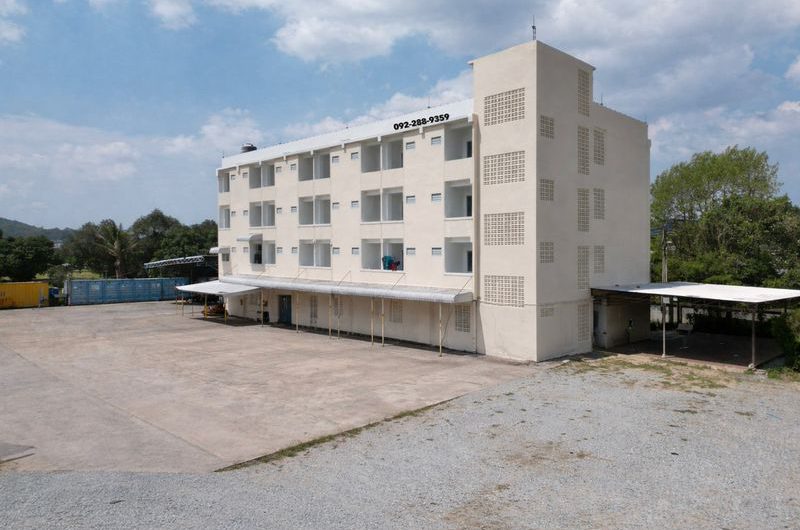 ที่ดินให้เช่า พร้อมสำนักงาน อาคารห้องพัก เส้นหนองยายบู่ ศรีราชา ชลบุรี