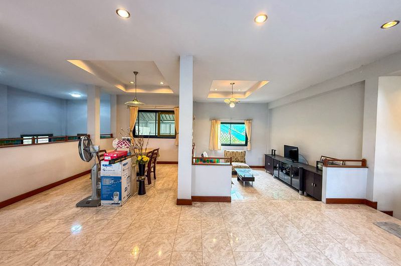 Resale detached house in Sriracha-Nong Yai Bu. Large house with spacious grounds, comfortable living.