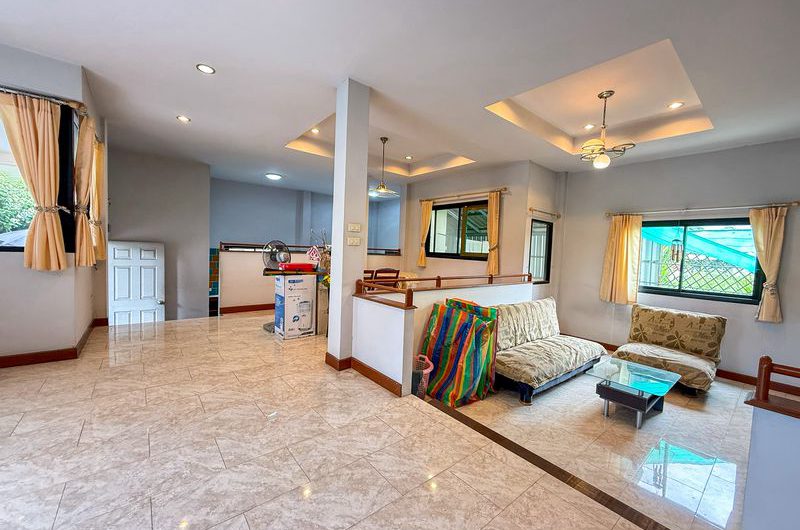 Resale detached house in Sriracha-Nong Yai Bu. Large house with spacious grounds, comfortable living.