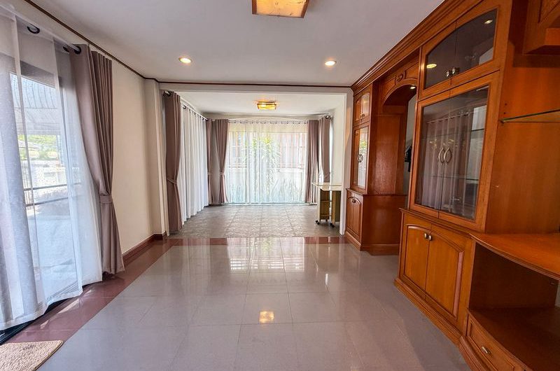 ขายบ้านเดี่ยวชลบุรี บางแสน หลังใหญ่ ทำเลศักยภาพ ใกล้ทะเลบางแสน