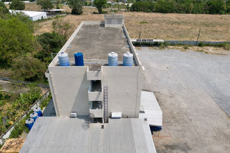 ที่ดินให้เช่า พร้อมสำนักงาน อาคารห้องพัก เส้นหนองยายบู่ ศรีราชา ชลบุรี