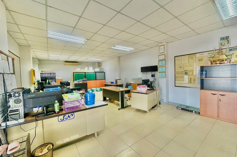 ที่ดินให้เช่า พร้อมสำนักงาน อาคารห้องพัก เส้นหนองยายบู่ ศรีราชา ชลบุรี