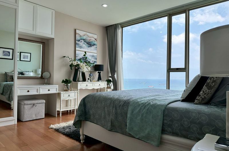 Luxury condo for sale, Marina Bayfront Sriracha. Stunning sea view, excellent location.