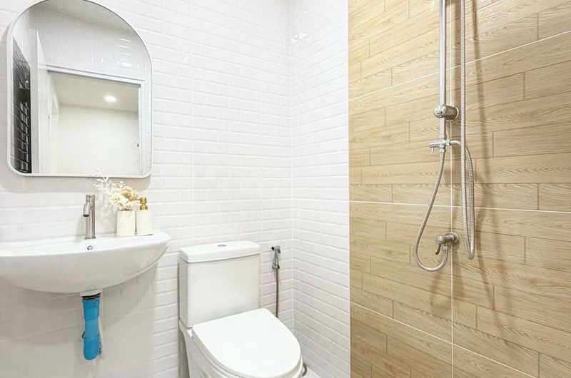 ขายทาวน์โฮมสไตล์มินิมอล รีโนเวทใหม่ พร้อมอยู่ มบ.รุ่งอมรวิลล่า ศรีราชา ชลบุรี