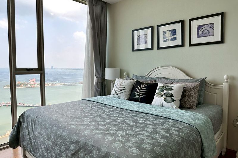 Luxury condo for sale, Marina Bayfront Sriracha. Stunning sea view, excellent location.