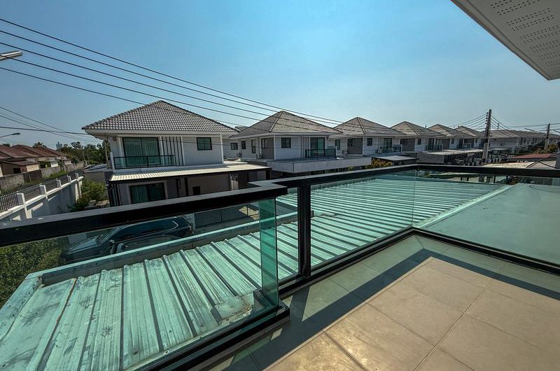 บ้านเดี่ยวพร้อมอยู่ มณีรินทร์ปาร์ค ศรีราชา ทำเลดี ใกล้แหล่งงาน