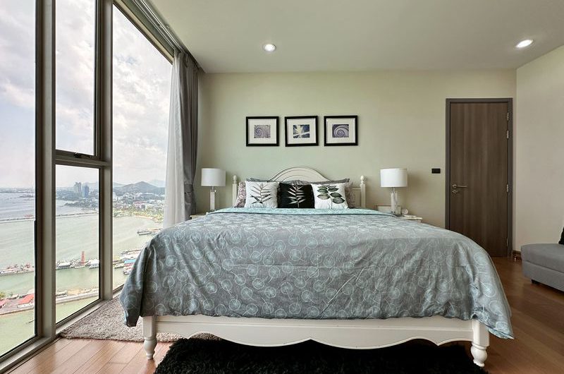 Luxury condo for sale, Marina Bayfront Sriracha. Stunning sea view, excellent location.