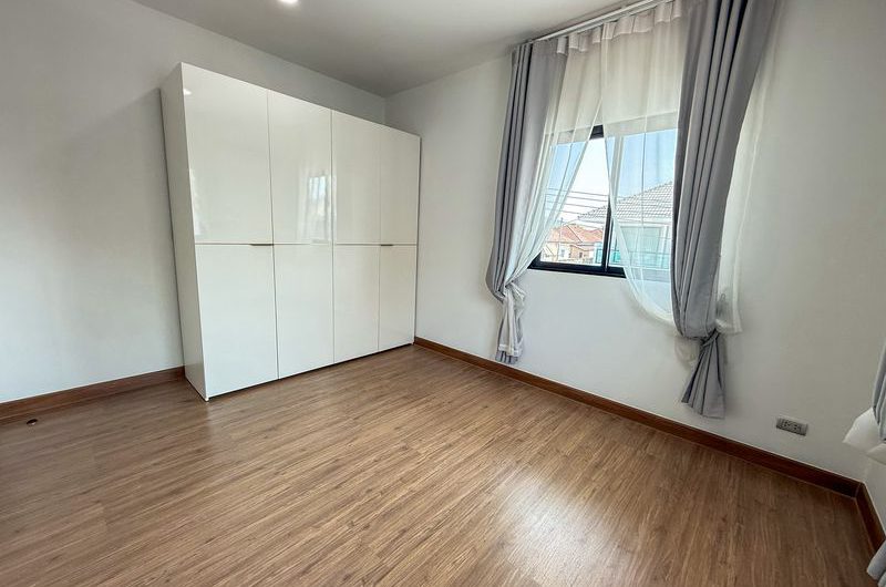 บ้านเดี่ยวพร้อมอยู่ มณีรินทร์ปาร์ค ศรีราชา ทำเลดี ใกล้แหล่งงาน