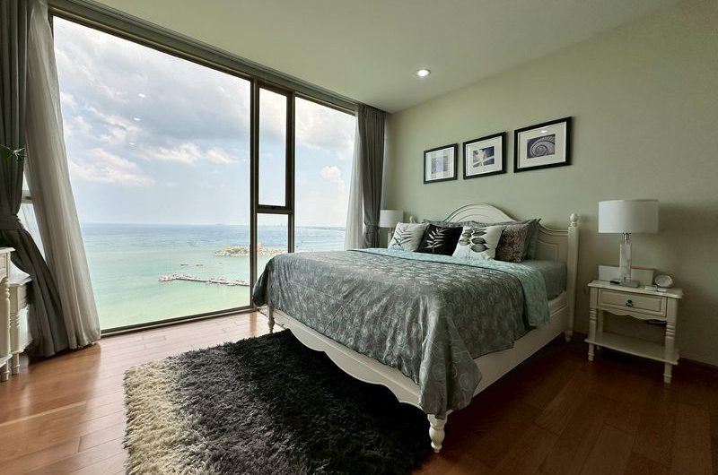 Luxury condo for sale, Marina Bayfront Sriracha. Stunning sea view, excellent location.