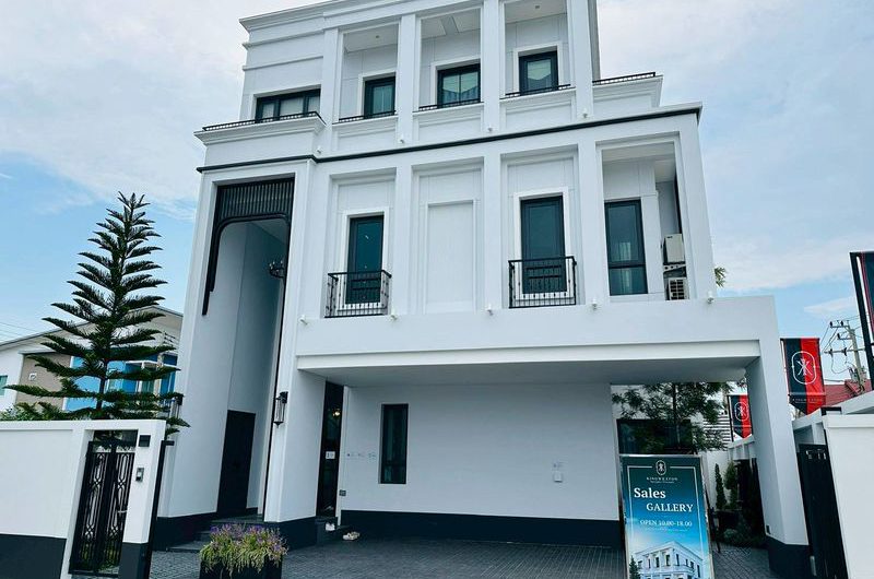 Luxury new detached houses in Chonburi, Kingweston Muangmai prayasajja project.