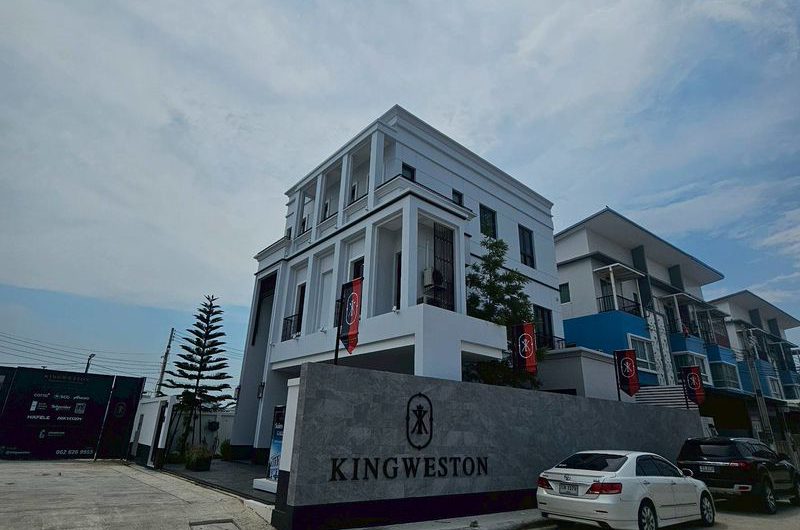 Luxury new detached houses in Chonburi, Kingweston Muangmai prayasajja project.