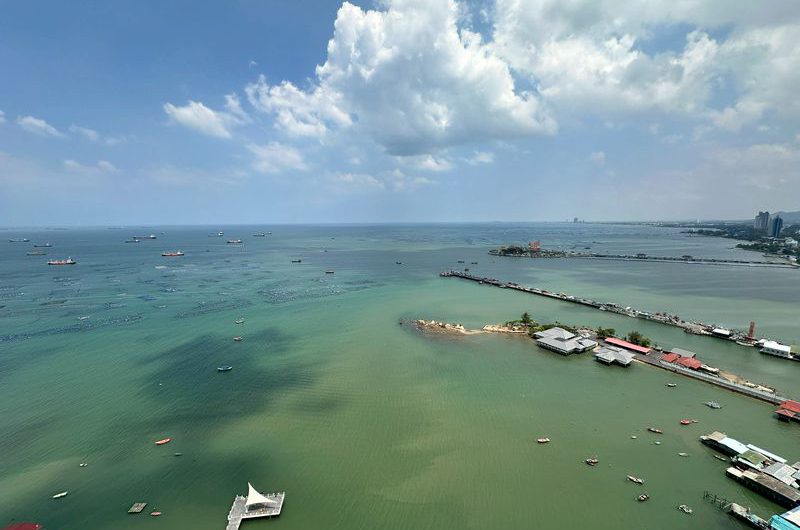 Luxury condo for sale, Marina Bayfront Sriracha. Stunning sea view, excellent location.
