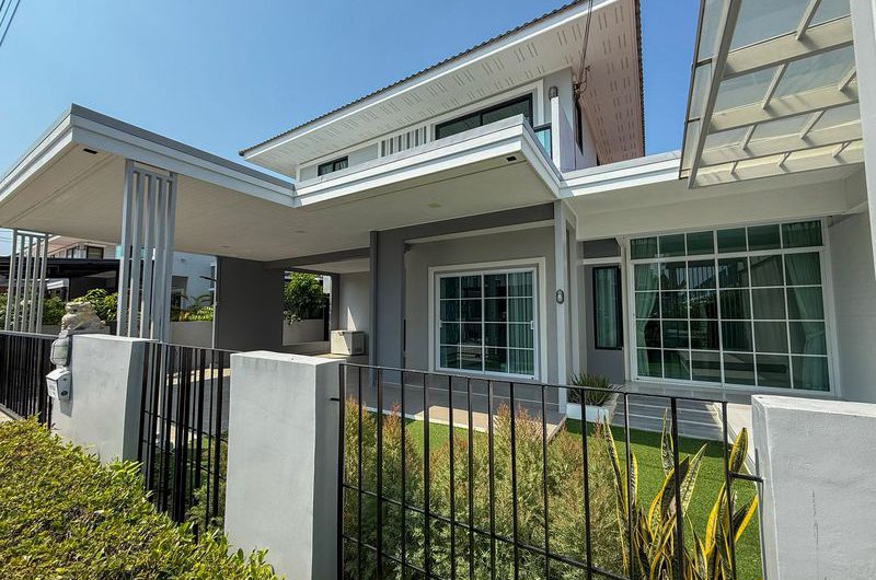 บ้านเดี่ยวพร้อมอยู่ มณีรินทร์ปาร์ค ศรีราชา ทำเลดี ใกล้แหล่งงาน