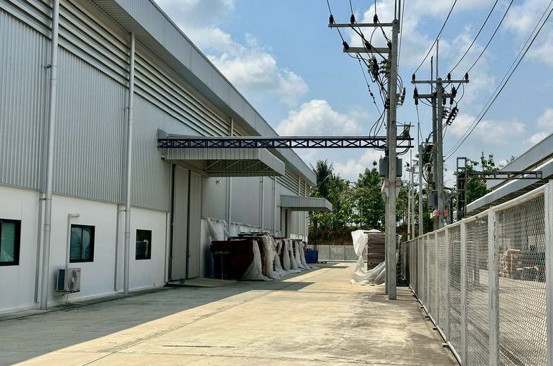 ขายโรงงานสร้างใหม่ ชลบุรี โซนเขาไม้แก้ว มีใบ รง. พร้อมใช้งาน