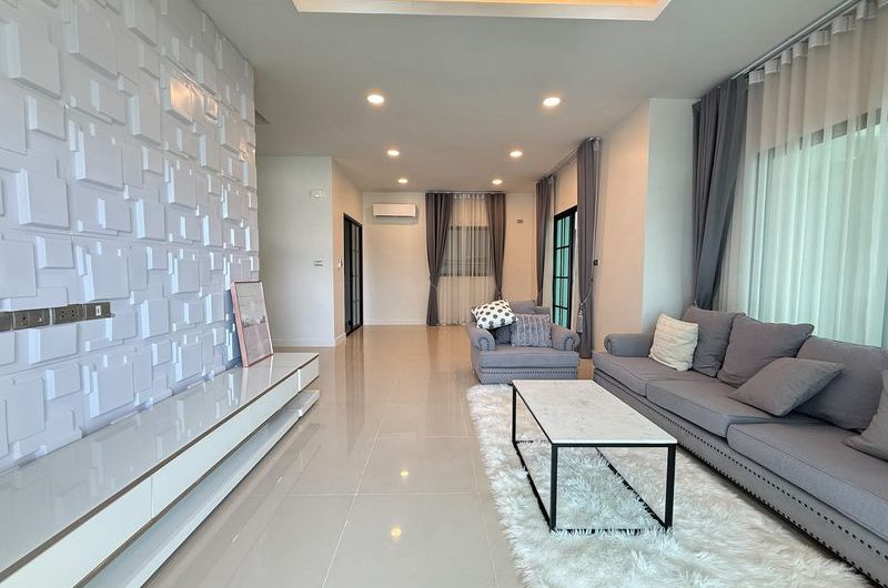 บ้านเดี่ยวพร้อมอยู่ มณีรินทร์ปาร์ค ศรีราชา ทำเลดี ใกล้แหล่งงาน