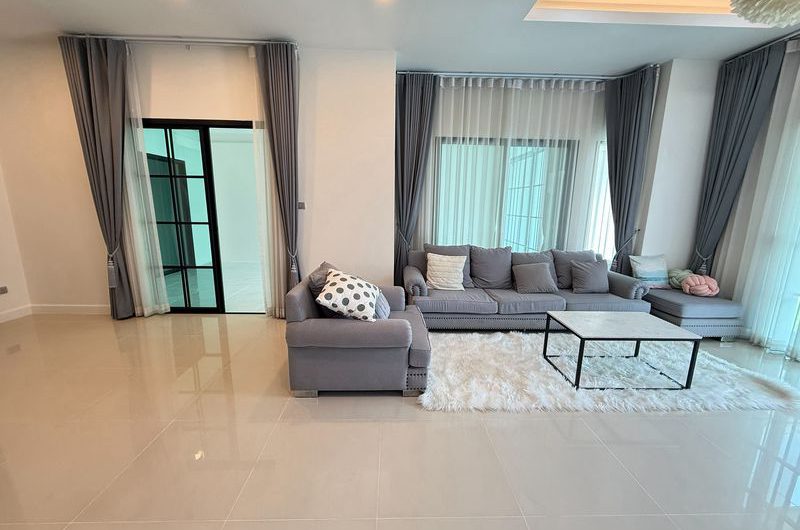 บ้านเดี่ยวพร้อมอยู่ มณีรินทร์ปาร์ค ศรีราชา ทำเลดี ใกล้แหล่งงาน