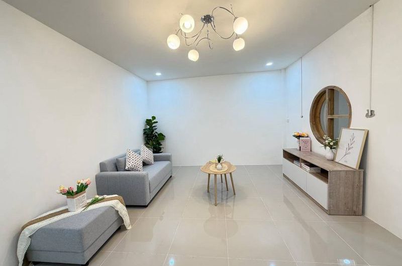 ขายทาวน์โฮมสไตล์มินิมอล รีโนเวทใหม่ พร้อมอยู่ มบ.รุ่งอมรวิลล่า ศรีราชา ชลบุรี