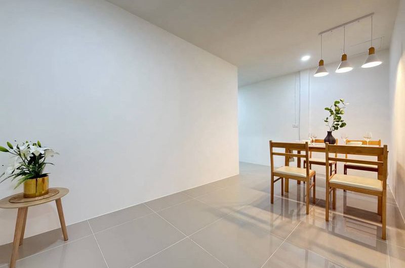 ขายทาวน์โฮมสไตล์มินิมอล รีโนเวทใหม่ พร้อมอยู่ มบ.รุ่งอมรวิลล่า ศรีราชา ชลบุรี