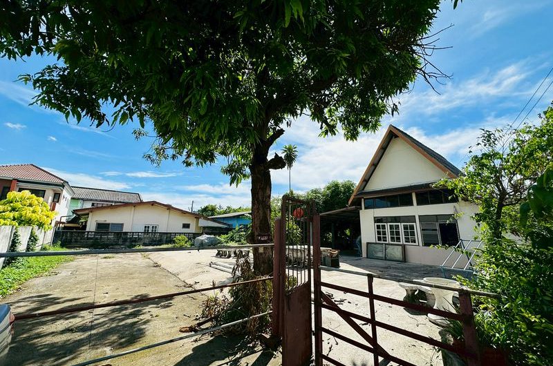ที่ดินพร้อมสิ่งปลูกสร้าง ทำเลดีน่าลงทุน ซอยเขาแต่งอ่อน-ห้วยยายพรหม 22