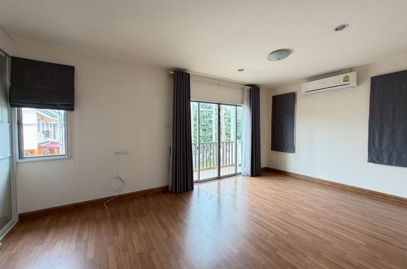Selling a used detached house in Sriracha. Excellent location, quality project, Magnolia Village.