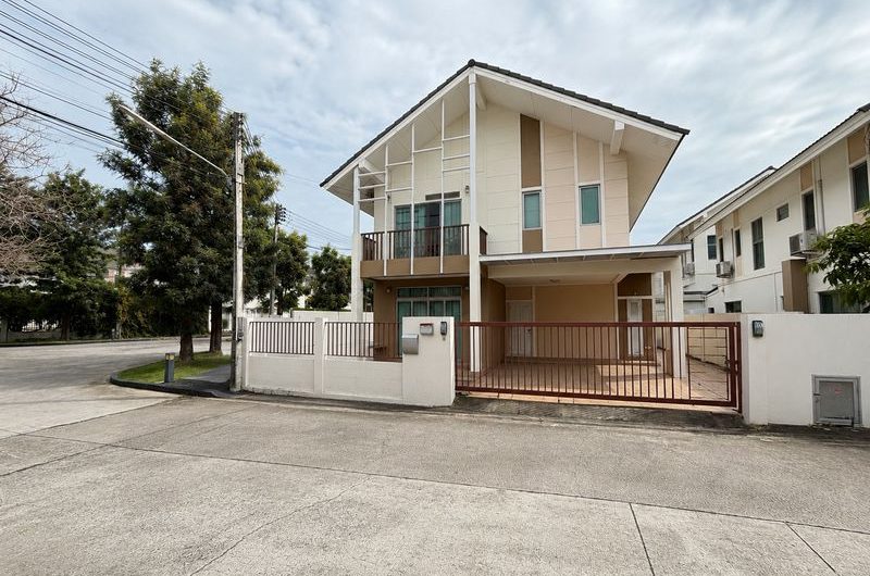 Selling a used detached house in Sriracha. Excellent location, quality project, Magnolia Village.
