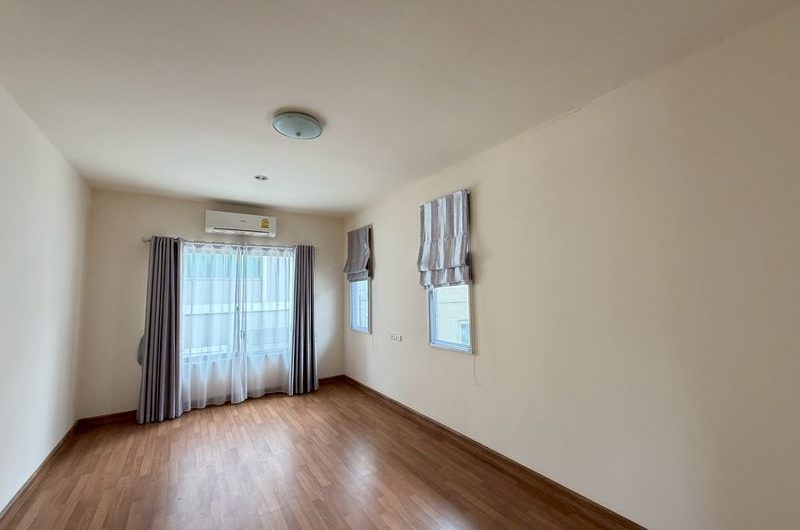 Selling a used detached house in Sriracha. Excellent location, quality project, Magnolia Village.