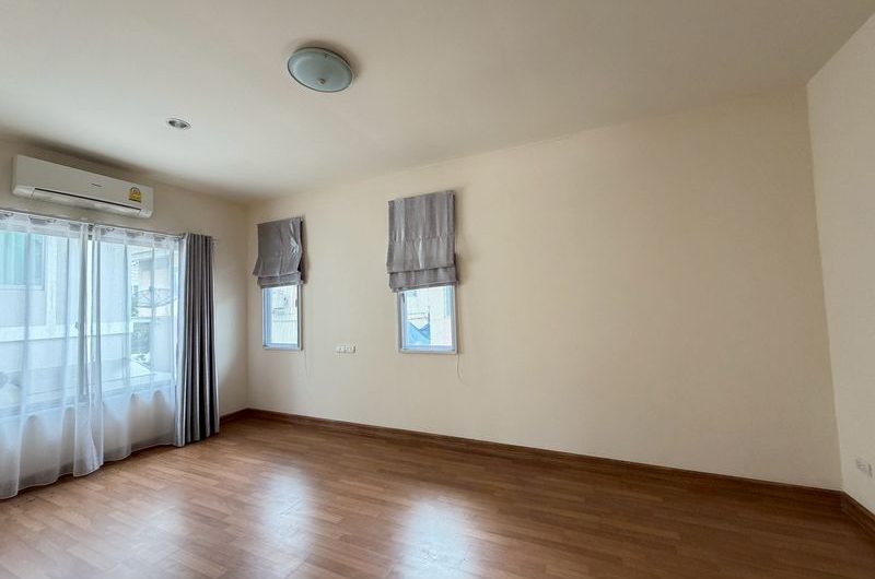 Selling a used detached house in Sriracha. Excellent location, quality project, Magnolia Village.