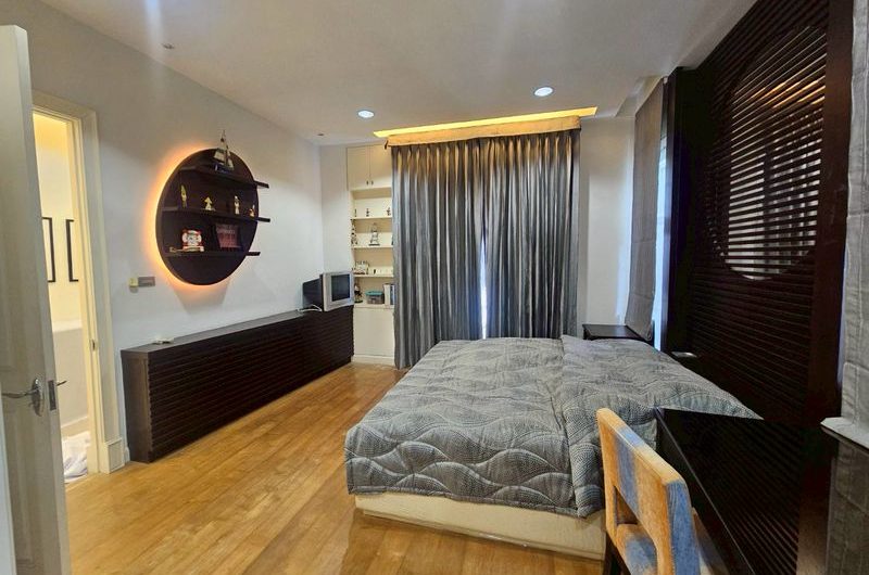 Detached house in Chonburi, prime location near shopping malls, schools, and markets, in the Bangsaen Mahanakhon project.