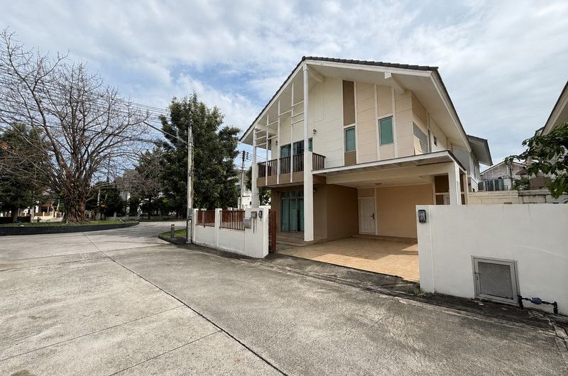 Selling a used detached house in Sriracha. Excellent location, quality project, Magnolia Village.