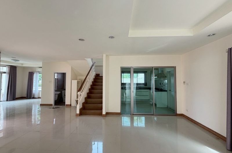 Selling a used detached house in Sriracha. Excellent location, quality project, Magnolia Village.