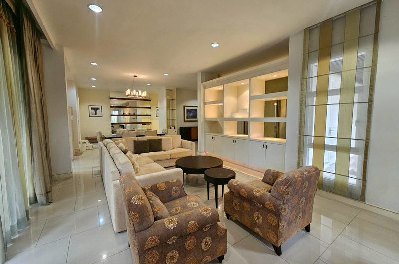 Detached house in Chonburi, prime location near shopping malls, schools, and markets, in the Bangsaen Mahanakhon project.
