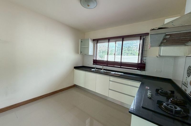 Selling a used detached house in Sriracha. Excellent location, quality project, Magnolia Village.