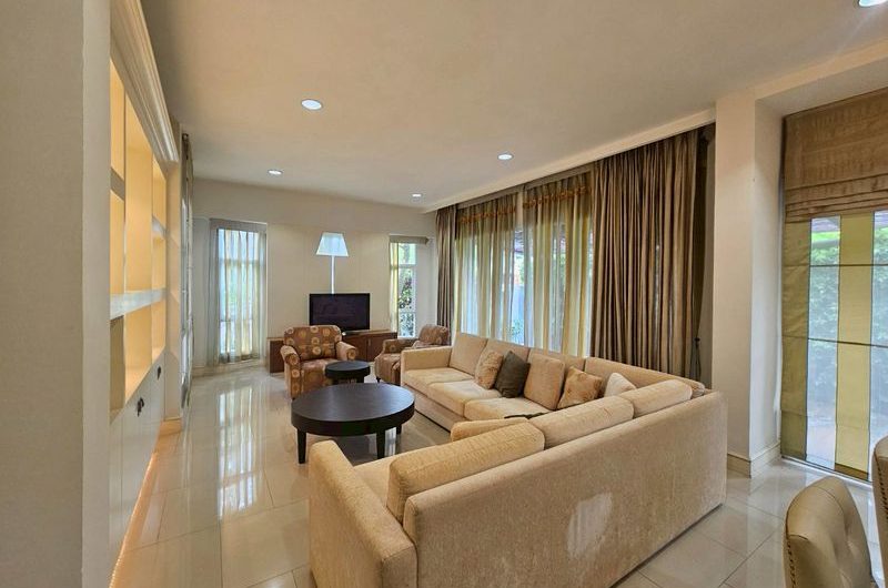 Detached house in Chonburi, prime location near shopping malls, schools, and markets, in the Bangsaen Mahanakhon project.