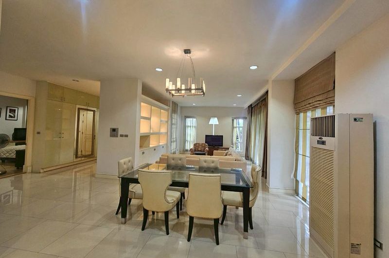 Detached house in Chonburi, prime location near shopping malls, schools, and markets, in the Bangsaen Mahanakhon project.