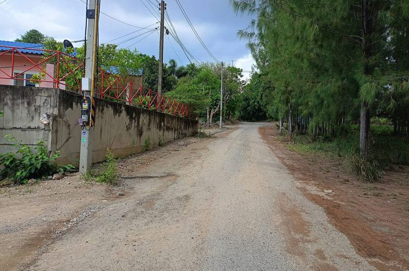 Land for sale next to a mountain, beautiful plot, excellent atmosphere, Bowin area, Sriracha, Chonburi.