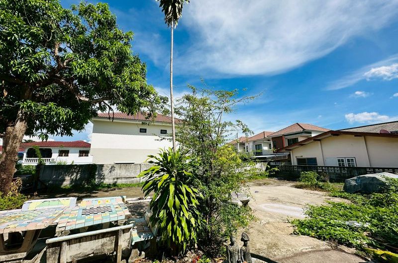 ที่ดินพร้อมสิ่งปลูกสร้าง ทำเลดีน่าลงทุน ซอยเขาแต่งอ่อน-ห้วยยายพรหม 22