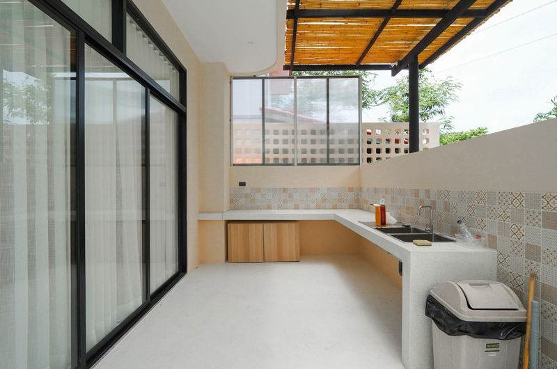 Luxurious minimalist-style pool villa in Sriracha, with private swimming pool, near G Condo.