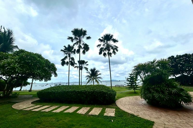 ปล่อยเช่าคอนโดติดทะเล Golden Coast ศรีราชา ทำเลดี ใกล้เซ็นทรัล