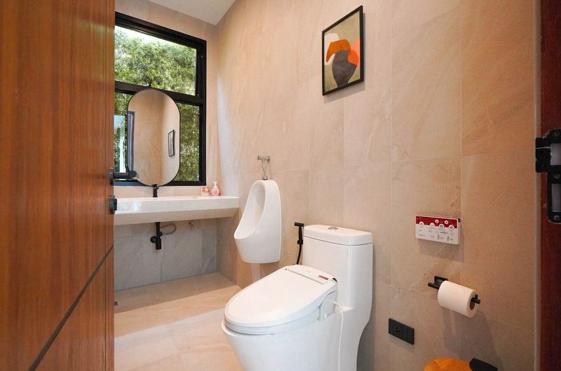 Luxurious minimalist-style pool villa in Sriracha, with private swimming pool, near G Condo.