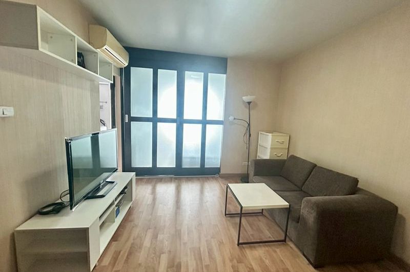 Ready-to-move-in condo for sale, Ladda Condo Ville, Sriracha. Attractive price!