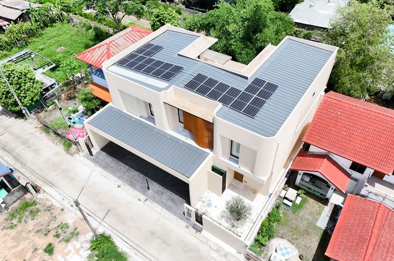 Luxurious minimalist-style pool villa in Sriracha, with private swimming pool, near G Condo.